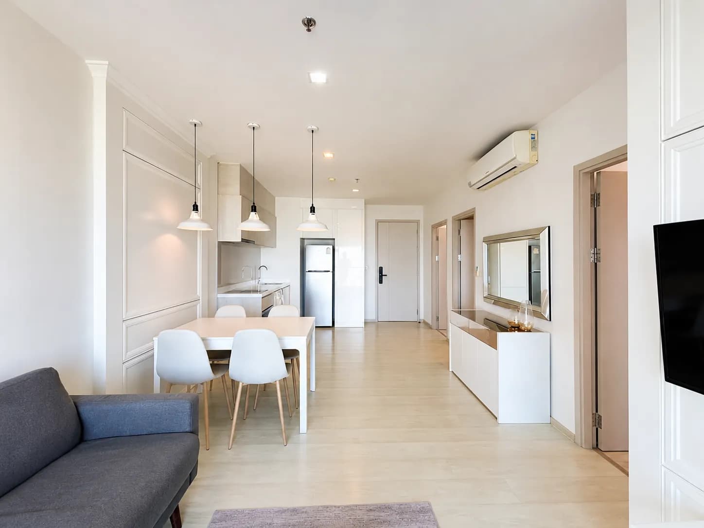 Life Sukhumvit 48 dining area and living space