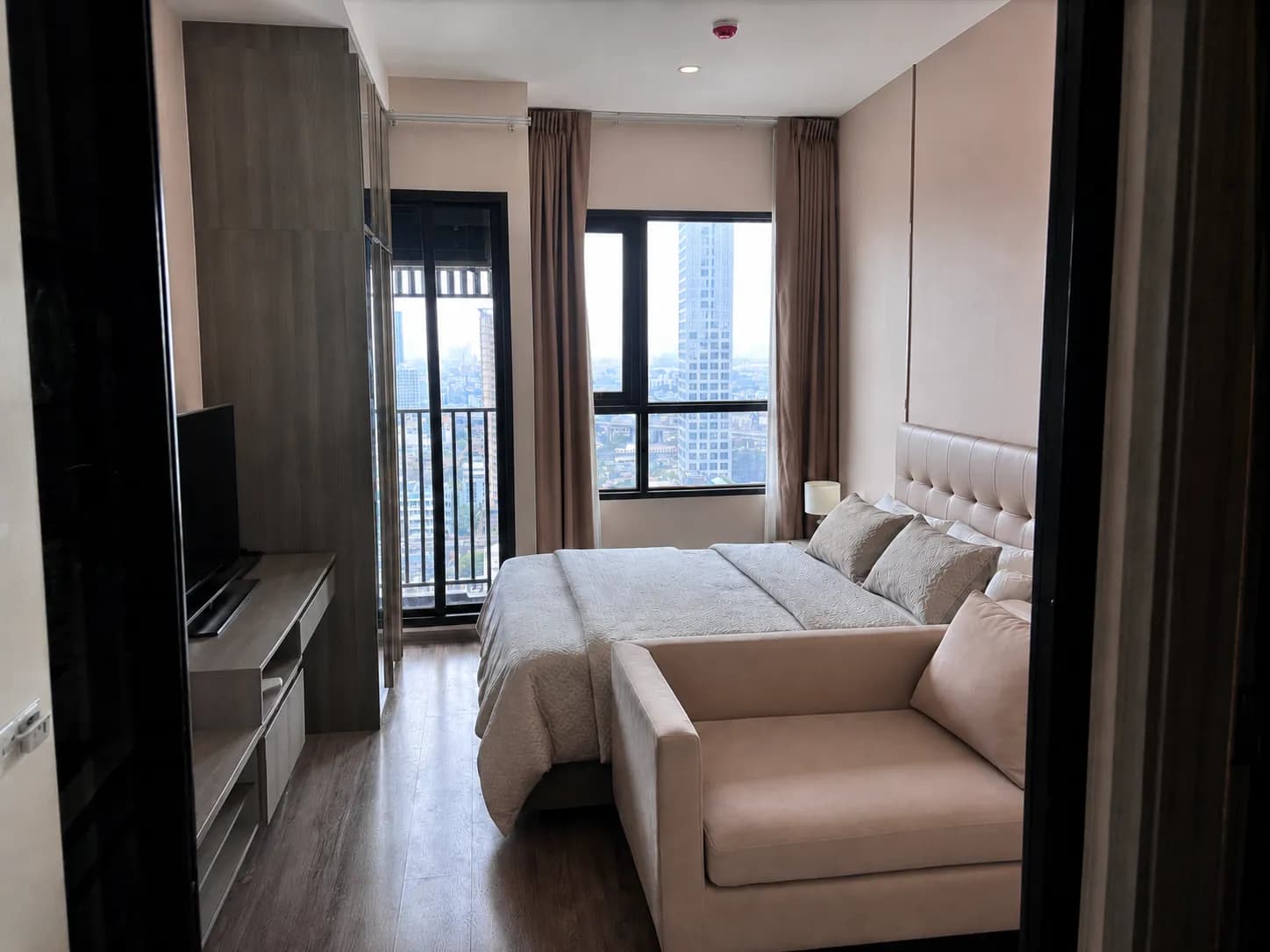 Studio bedroom and living area at KnightsBridge Prime Onnut