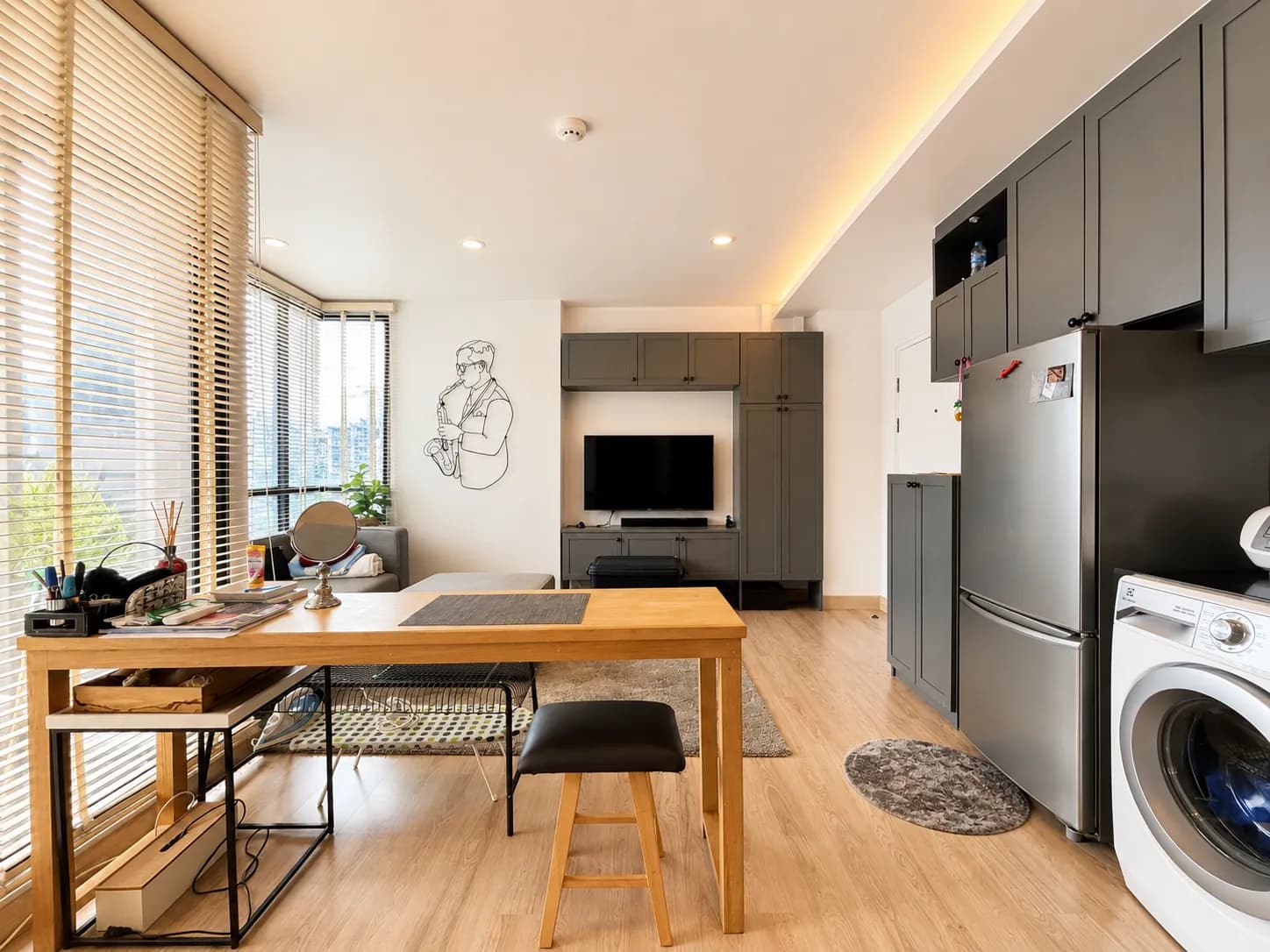 Open-plan living room with dining area at The Unique Ratchada 19